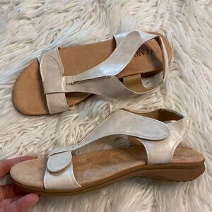 VIANYS Sandals size 41 (9.5) brand new see all photos